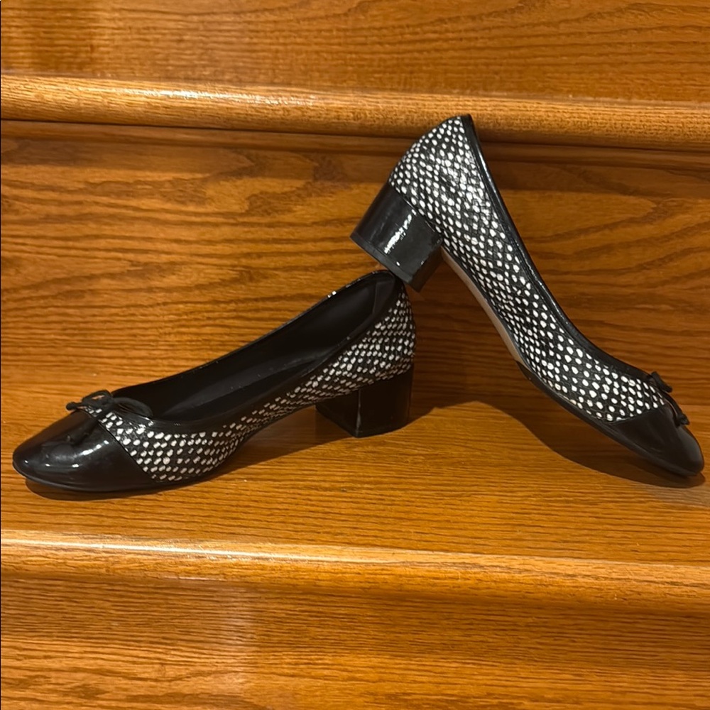 Cole Haan Black and White Leather Shoes with Textured Design, size 9.5